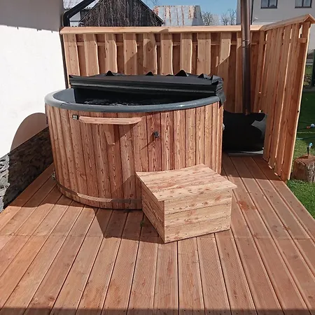 Kompleks wypoczynkowy Do Wynajęcia - Podczerwone Koniowka